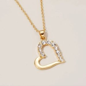 🆕️ gold rhinestone heart necklace